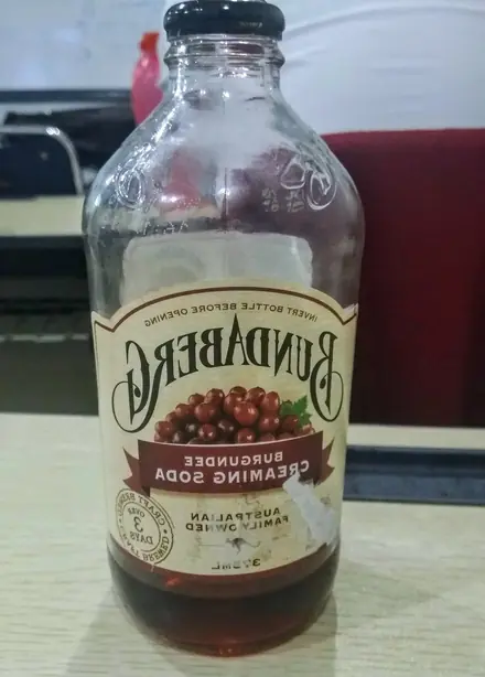 Foto von Hausgemachte Cream Soda (Klassisches Vanille-Rezept) – fertig angerichtet