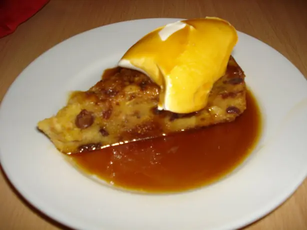 Foto von Bustrengo (Traditioneller italienischer Winterkuchen) – fertig angerichtet