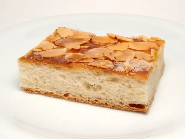 Foto von Klassischer Norddeutscher Butterkuchen – fertig angerichtet