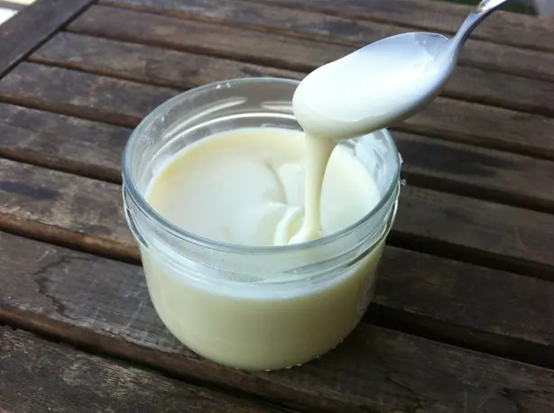 Foto von Klassische Cancoillotte (Cremige Käsespezialität aus der Franche-Comté) – fertig angerichtet