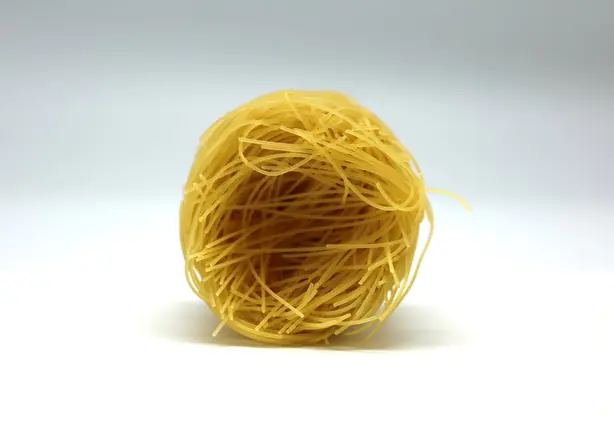 Foto von Klassische Capelli d'angelo mit Salbeibutter – fertig angerichtet