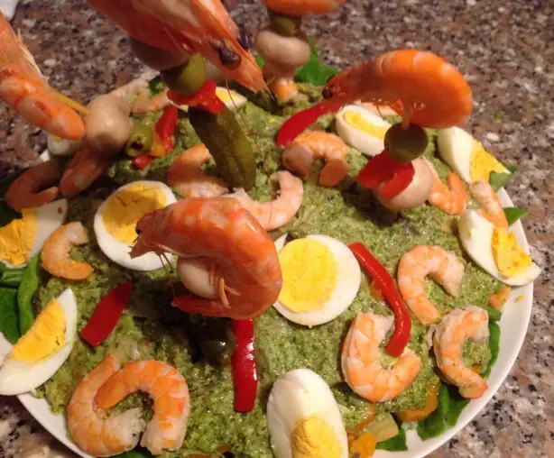 Foto von Cappon Magro (Genuesischer Schichtsalat) – fertig angerichtet