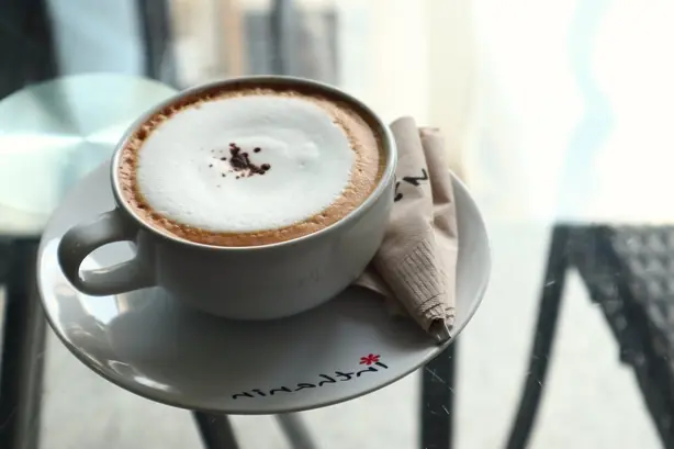 Foto von Klassischer italienischer Cappuccino – fertig angerichtet