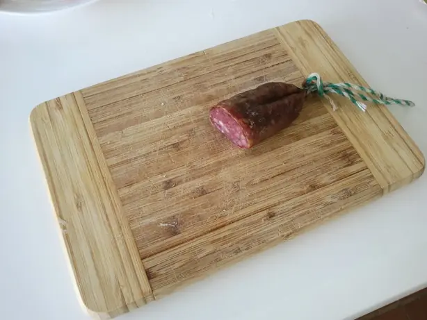 Foto von Carnixulla – Die traditionelle menorquinische Rohwurst – fertig angerichtet