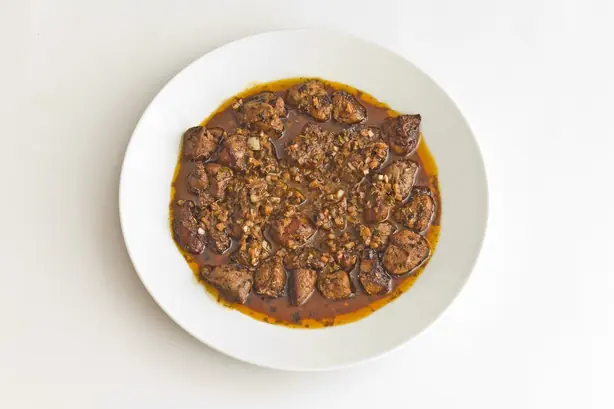 Foto von Kanarische Runzelkartoffeln mit roter Mojo (Papas Arrugadas con Mojo Rojo) – fertig angerichtet