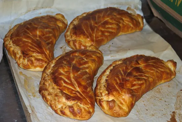 Foto von Chausson aux pommes (Französische Apfeltaschen) – fertig angerichtet