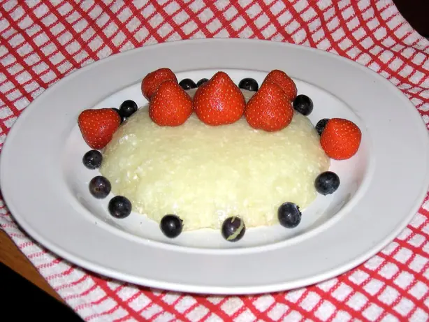 Foto von Süßer Käse-Pudding (Cheese Pudding) – fertig angerichtet