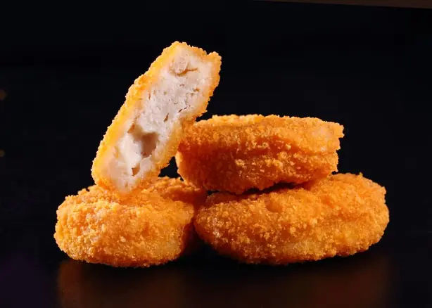 Foto von Knusprige hausgemachte Chicken Nuggets – fertig angerichtet