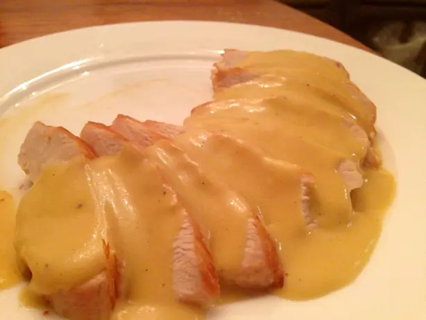 Foto von Deutsche Sauce (Sauce Allemande) – fertig angerichtet