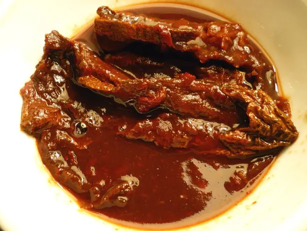 Foto von Philippinisches Hähnchen-Adobo (Adobong Manok) – fertig angerichtet