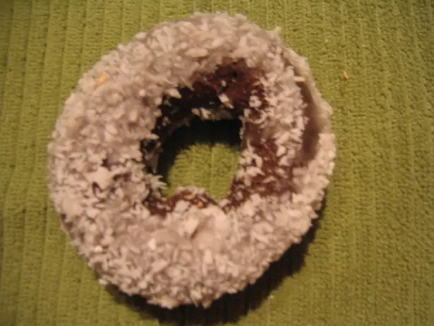 Foto von Klassische Kokos-Donuts – fertig angerichtet