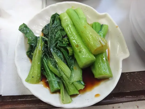 Foto von Klassischer Choi Sum mit feiner Austernsauce – fertig angerichtet