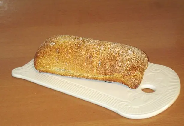 Foto von Klassisches italienisches Ciabatta – fertig angerichtet