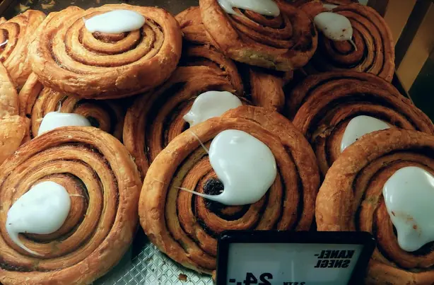 Foto von Dabby-Doughs (Zimt-Schnecken aus Pie-Teig) – fertig angerichtet