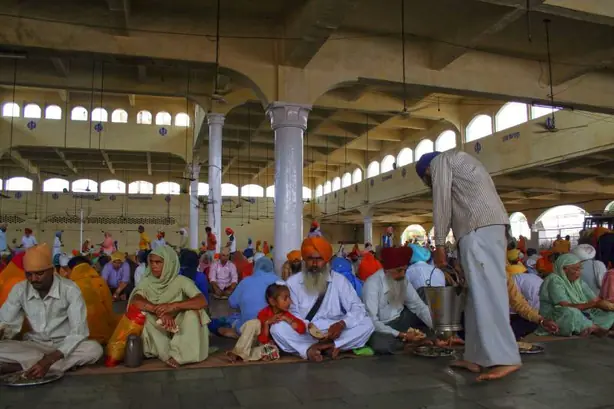 Foto von Langar Wali Dal (Traditionelle Sikh-Linsenspeise) – fertig angerichtet