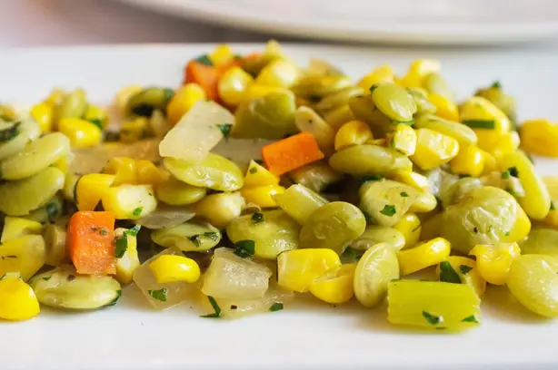 Foto von Äquatorialguineische Erdnuss-Fischsuppe (Sopa de Pescado con Cacahuete) – fertig angerichtet