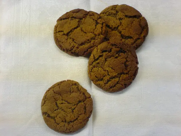 Foto von Cornish Fairings (Traditionelle kornische Ingwerplätzchen) – fertig angerichtet