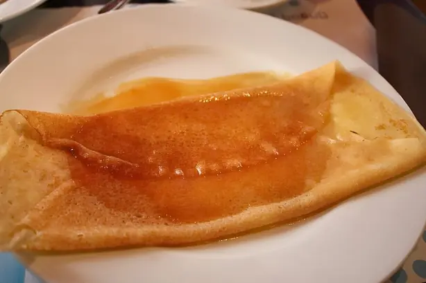 Foto von Klassische Crêpe Suzette – fertig angerichtet