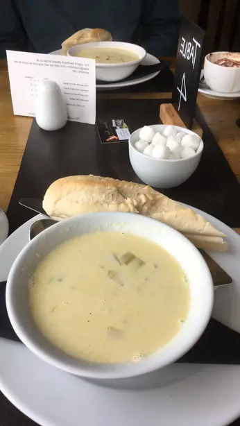 Foto von Cullen Skink (Schottische Räucherfischsuppe) – fertig angerichtet