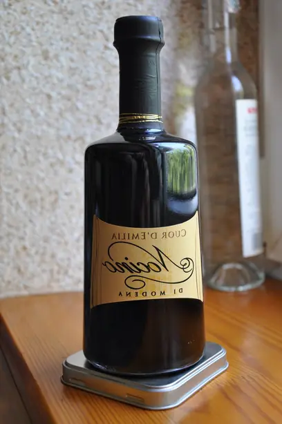 Foto von Klassischer Nocino (Italienischer Walnusslikör) – fertig angerichtet