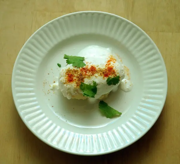 Dahi vada – Foto: Dforest at English Wikipedia

(Original text: Dforest (talk)) (CC BY-SA 3.0)