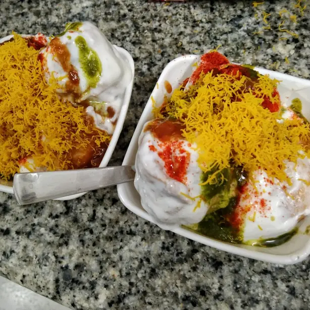 Dahi vada or dahi bhalla – Foto: Sherlyn111 (CC BY-SA 4.0)