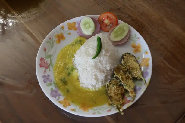 Foto von Indisches Linsencurry (Masoor Dal) – fertig angerichtet