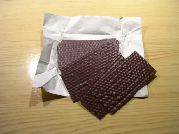 Foto von Dänische Pålægschokolade (Hausgemachte Schokoladentäfelchen) – fertig angerichtet