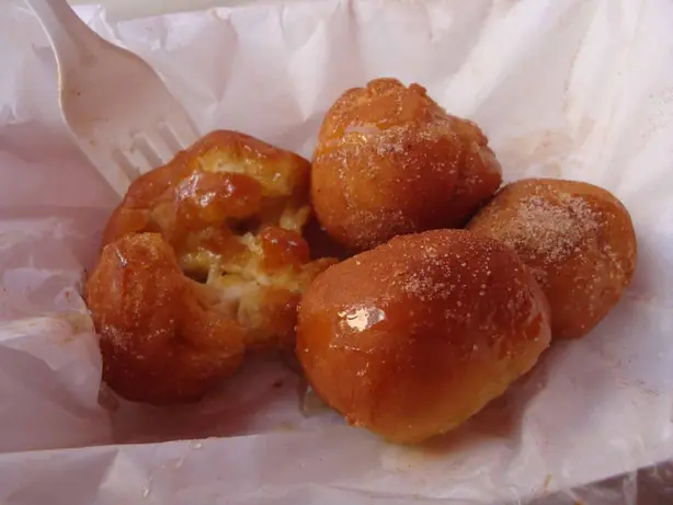 Foto von Frittierte Butter (Deep-fried butter) – fertig angerichtet
