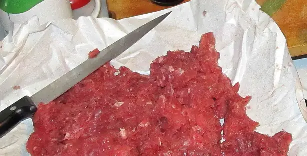 Foto von Traditioneller Eselsschmortopf (Stufato di Asino) – fertig angerichtet