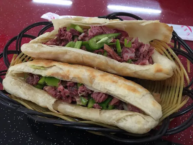 Donkey sandwich, Hejian style (20160220143311) – Foto: N509FZ (CC BY-SA 4.0)