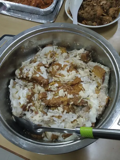 Foto von Double ka Meetha (Hyderabadi Brotpudding) – fertig angerichtet