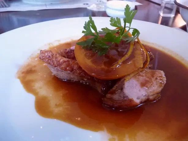 Foto von Klassische Sauce Bigarade (Französische Orangensauce) – fertig angerichtet