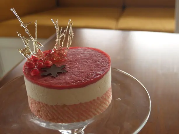 Eggnog mousse cake with almond dacquoise – Foto: Allie Cooper (CC BY 2.0)