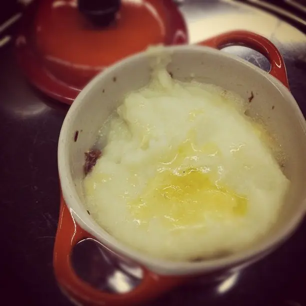 Foto von Escondidinho – Brasilianischer Maniok-Auflauf – fertig angerichtet