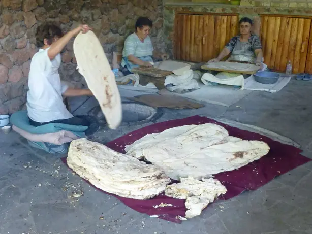 Foto von Armenisches Cracker-Brot (Lavash) – fertig angerichtet