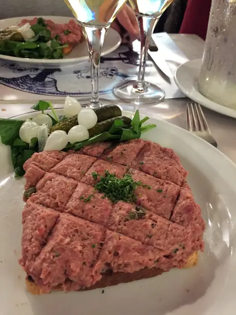 Foto von Lütticher Fleischklößchen (Boulets à la Liégeoise) – fertig angerichtet