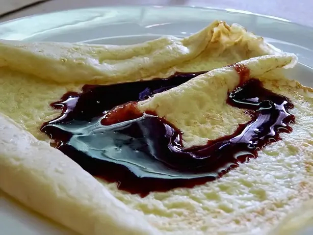 Foto von Traditionelle Galicische Filloas – fertig angerichtet