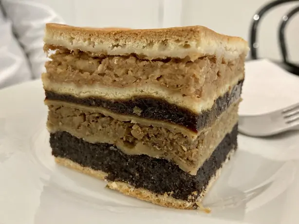 Foto von Klassische Fächertorte (Flódni) – fertig angerichtet