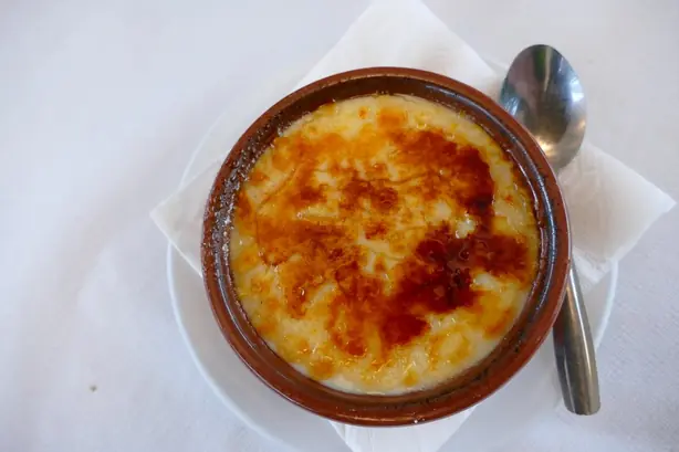 Foto von Klassische Crema Catalana – fertig angerichtet