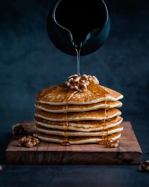 Foto von Klassische Bananen-Pancakes – fertig angerichtet