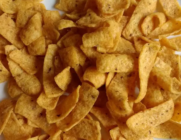 Foto von Hausgemachte Cornchips (Mais-Chips) – fertig angerichtet