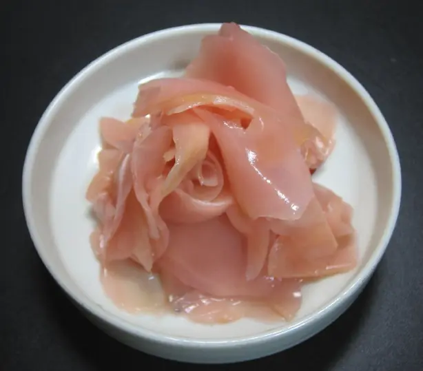 Foto von Hausgemachtes Gari (Fermentiertes Maniokmehl) – fertig angerichtet