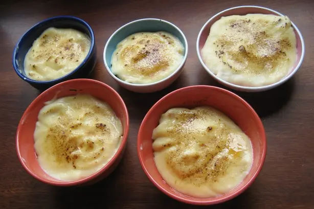 Foto von Baskisches Goxua (Traditionelles Schichtdessert) – fertig angerichtet