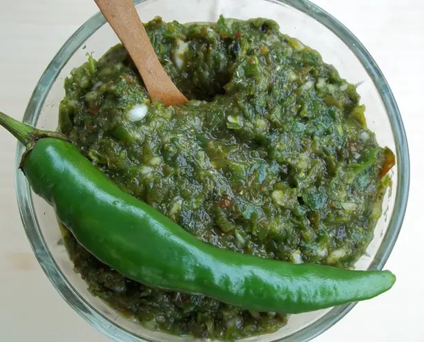 Foto von Georgische Adschika (Würzige Chilipaste) – fertig angerichtet