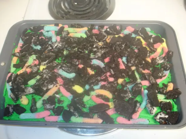 Foto von Amerikanischer Dirt Cake (Schlamm-Kuchen) – fertig angerichtet
