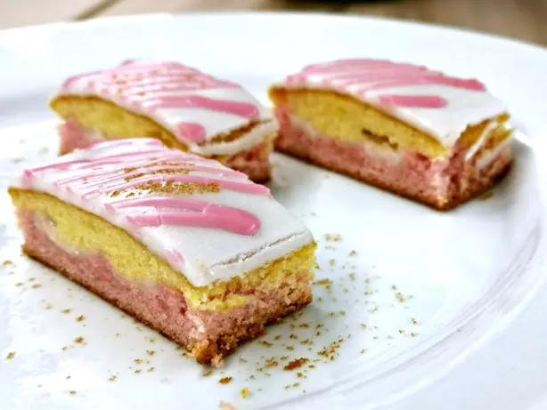 Foto von Britischer Angel Cake – fertig angerichtet
