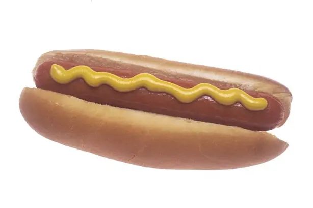 Foto von Klassischer Hotdog (Amerikanischer Stil) – fertig angerichtet
