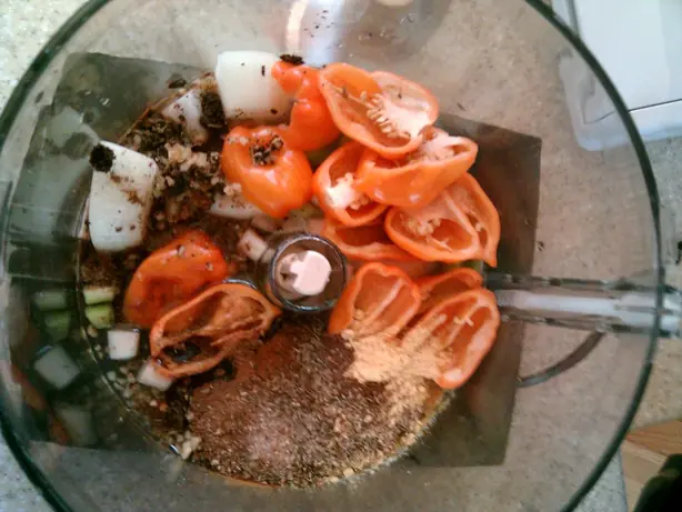 Foto von Authentische Jamaikanische Jerk-Marinade – fertig angerichtet