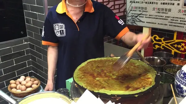 Foto von Jianbing (Chinesischer Crêpe) – fertig angerichtet